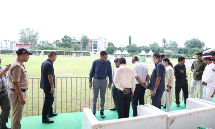देहरादून परेड ग्राउंड में तैयारियां पूरी, डीएम सविन बंसल ने व्यवस्थाओं का लिया जायजा