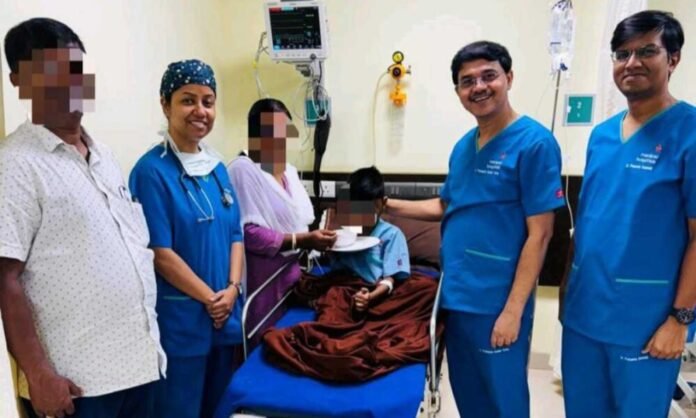मणिपाल अस्पताल ईएम बाईपास और मुकुंदपुर क्लस्टर ने सात वर्षीय बच्चे को दुर्लभ और जानलेवा अग्न्याशय की चोट से समय पर ईआरसीपी प्रक्रिया द्वारा बचाया