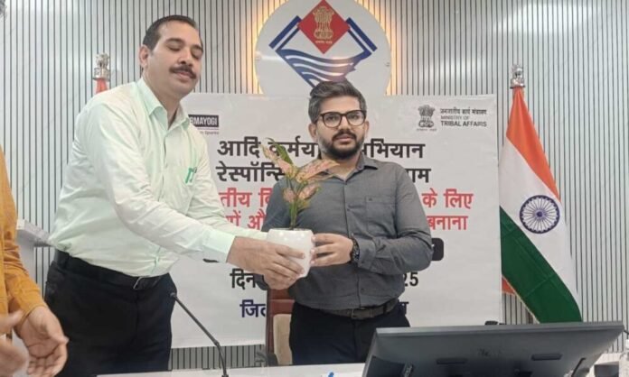 सीडीओ ने ‘‘आदि कर्मयोगी मिशन’’ के प्रतीक चिन्ह का किया अनावरण, अधिकारियों को सत्यनिष्ठा से मिशन पूर्ण करने की दिलाई शपथ