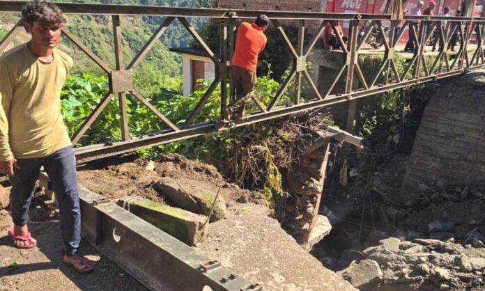 बसुकेदार क्षेत्र में आपदा के बाद राहत: मयाली–गुप्तकाशी मार्ग पर वेलिब्रिज निर्माण कार्य तेज़ी से जारी