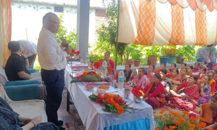 बागेश्वर में आत्मनिर्भरता की नई उड़ान – महिलाओं ने शुरू किया ए–4 शीट निर्माण