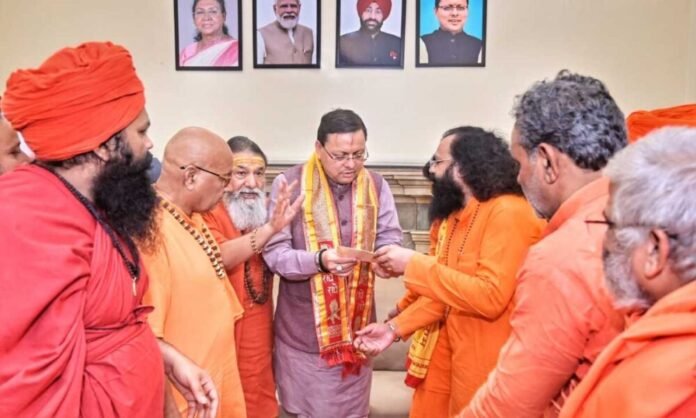 अखाड़ा परिषद ने आपदा राहत में निभाई अग्रणी भूमिका, मुख्यमंत्री धामी ने किया संत समाज के योगदान का अभिनंदन