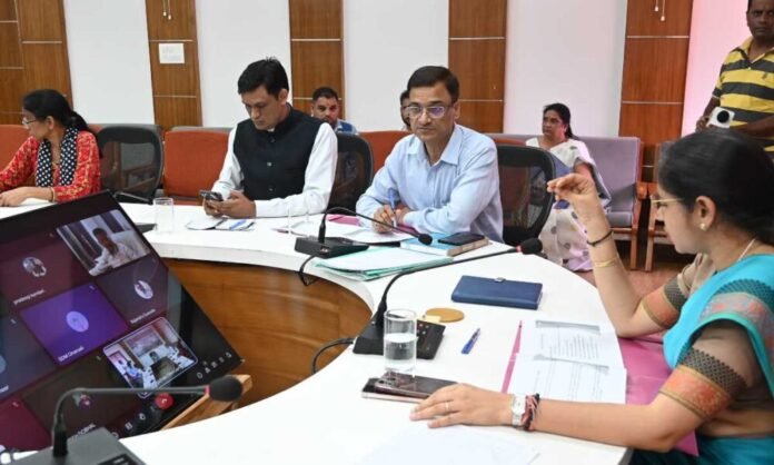 डीएम टिहरी ने भारत निर्वाचन आयोग के निर्देशन में विशेष गहन पुनरीक्षण को लेकर की बैठक