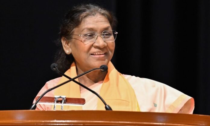 राष्ट्रपति ने राष्ट्रपति निकेतन में फुट ओवर ब्रिज और घुड़सवारी क्षेत्र का किया लोकार्पण