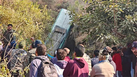 एक्सीडेंट : द्वाराहाट से रामनगर आ रही बस गहरी खाई में गिरी, 7 की मौत कई घायल