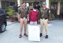 काशीपुर : लिवाइस शोरूम में हुई चोरी का खुलासा, चोर गिरफ्तार