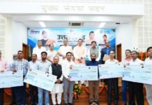 स्वच्छ ईंधन आधारित 11 वाहनों को मुख्यमंत्री ने दिखाई हरी झंडी, 6 लाभार्थियों को मिली सब्सिडी